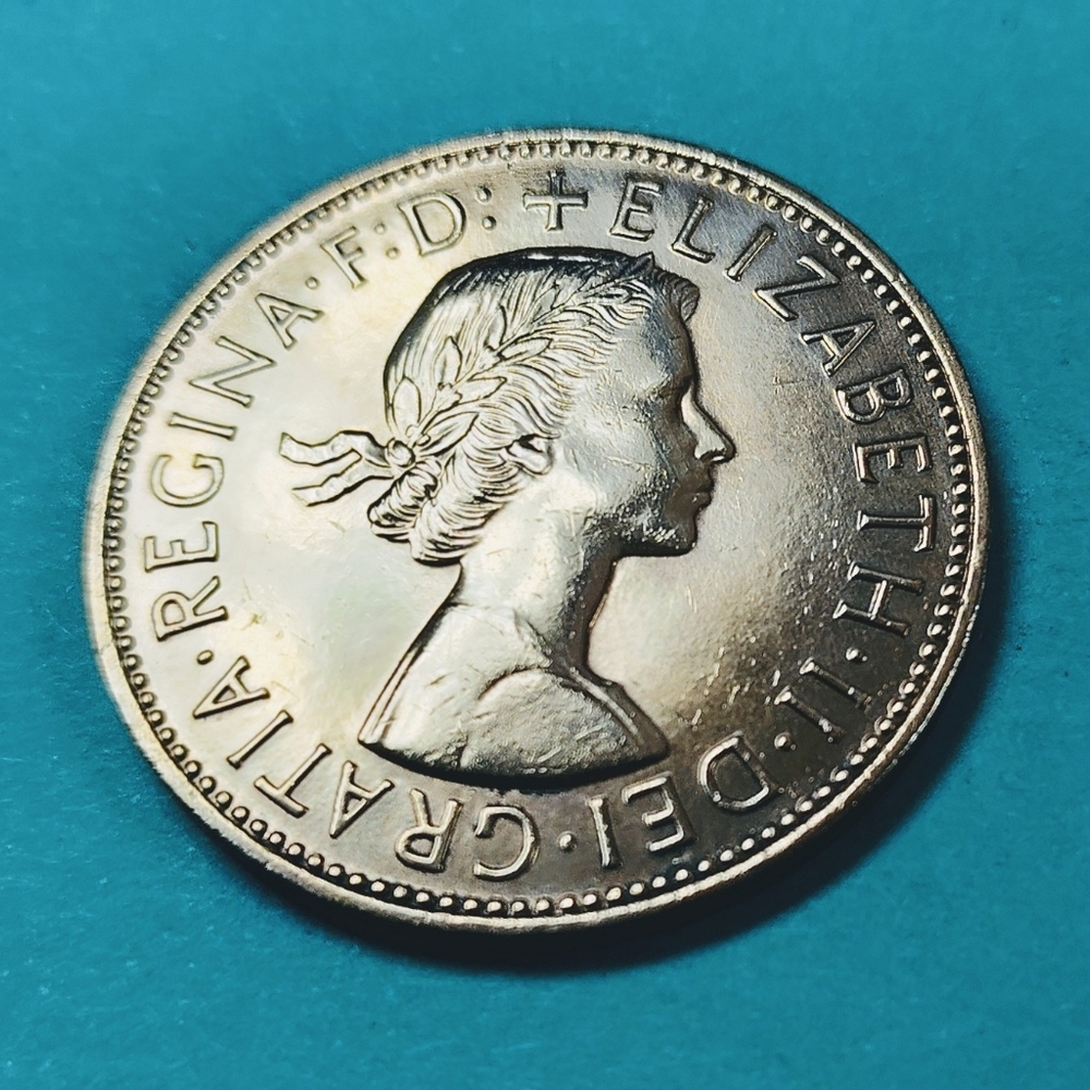 1967 Vintage 1 penny Coin with Queen Elizabeth II Portrait, Uncirculated. T062